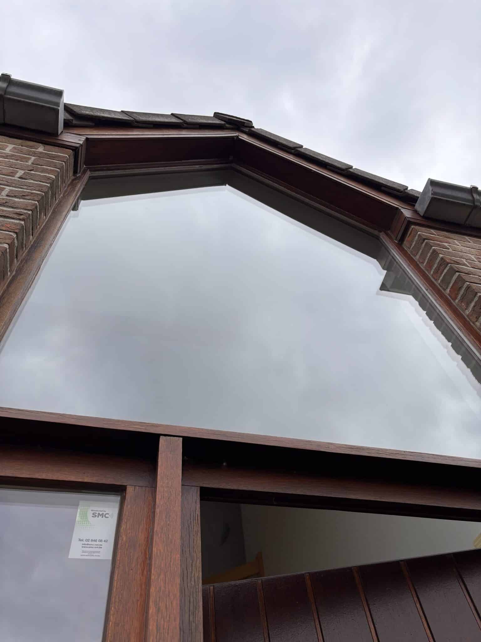 Lucarne aux vitres parfaitement propres après intervention de Monsieur Pode